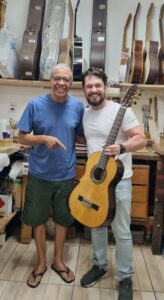 Recebi a visita ilustre do Mestre em Luthieria Wolfgang Schmidt em meu Ateliê. Muito obrigado pela sua presença.