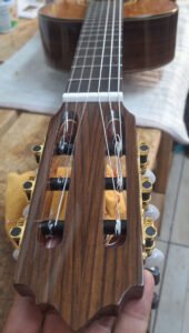 Violão restaurado