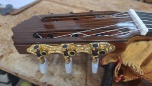 Violão restaurado