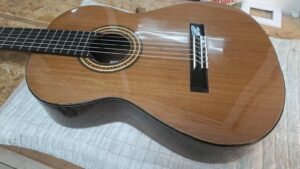 Violão restaurado