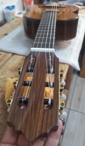 Violão restaurado